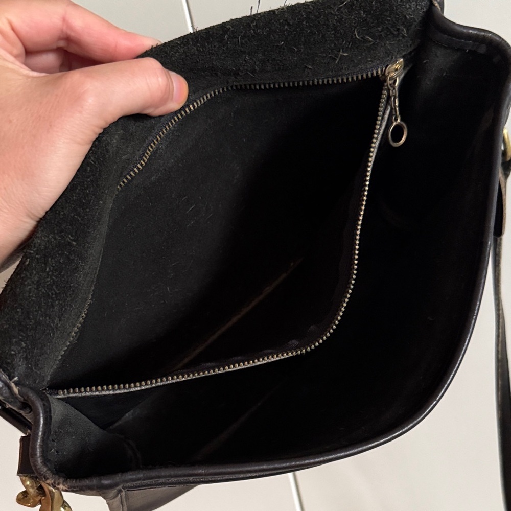 Coach Vintage Black Leather Shoulder Bag - Picture 10 of 11